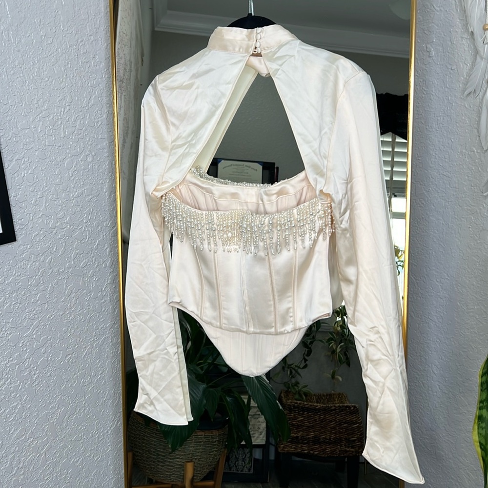 HOUSE OF CB 'Aubrie' Vintage Cream Satin Sleeve Top NWOT - Picture 6 of 9